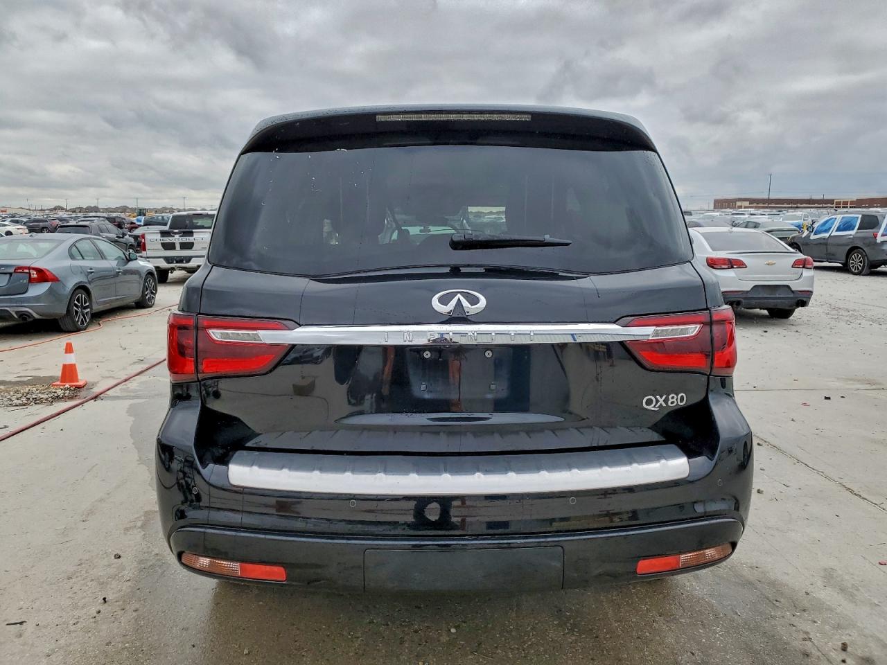 2021 INFINITI QX80 LUXE photo 16