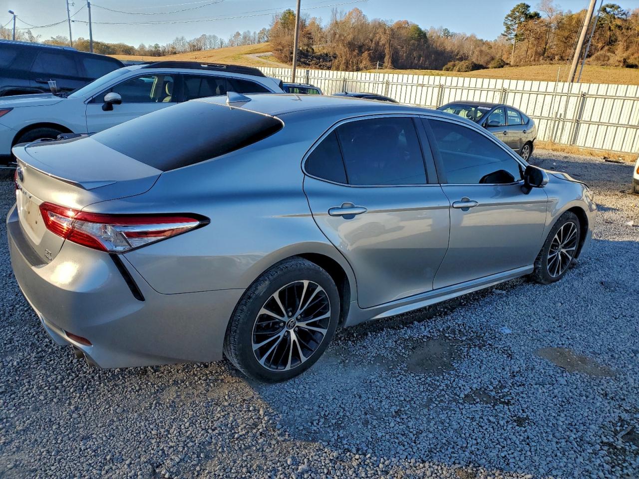 2020 TOYOTA CAMRY SE photo 5