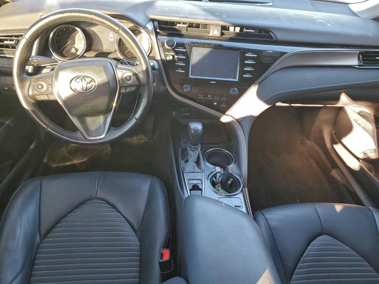2020 TOYOTA CAMRY SE photo 15