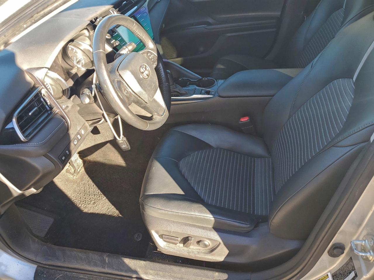 2020 TOYOTA CAMRY SE photo 13