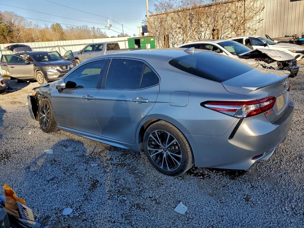 2020 TOYOTA CAMRY SE photo 3