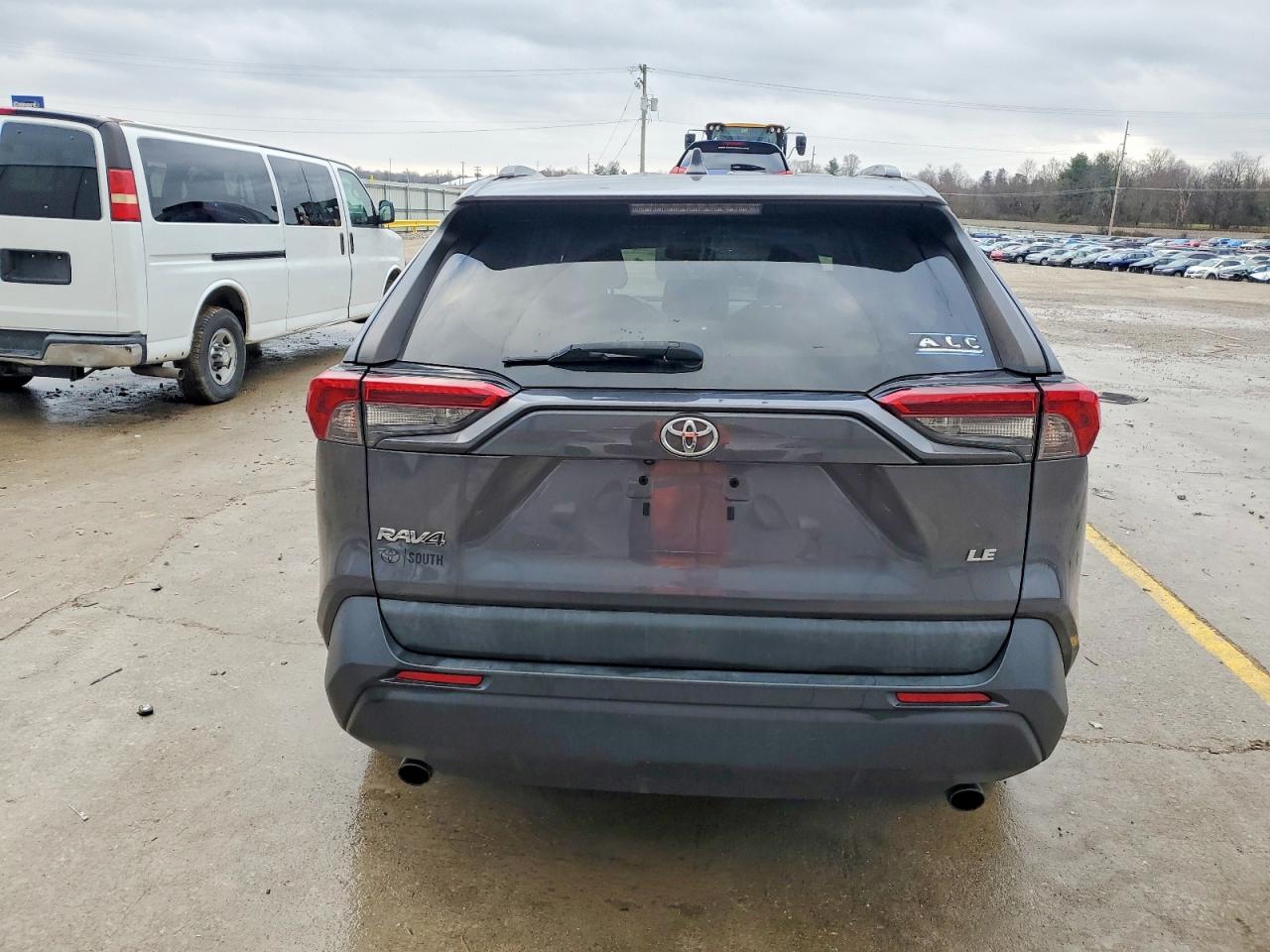 2019 TOYOTA RAV4 LE photo 11