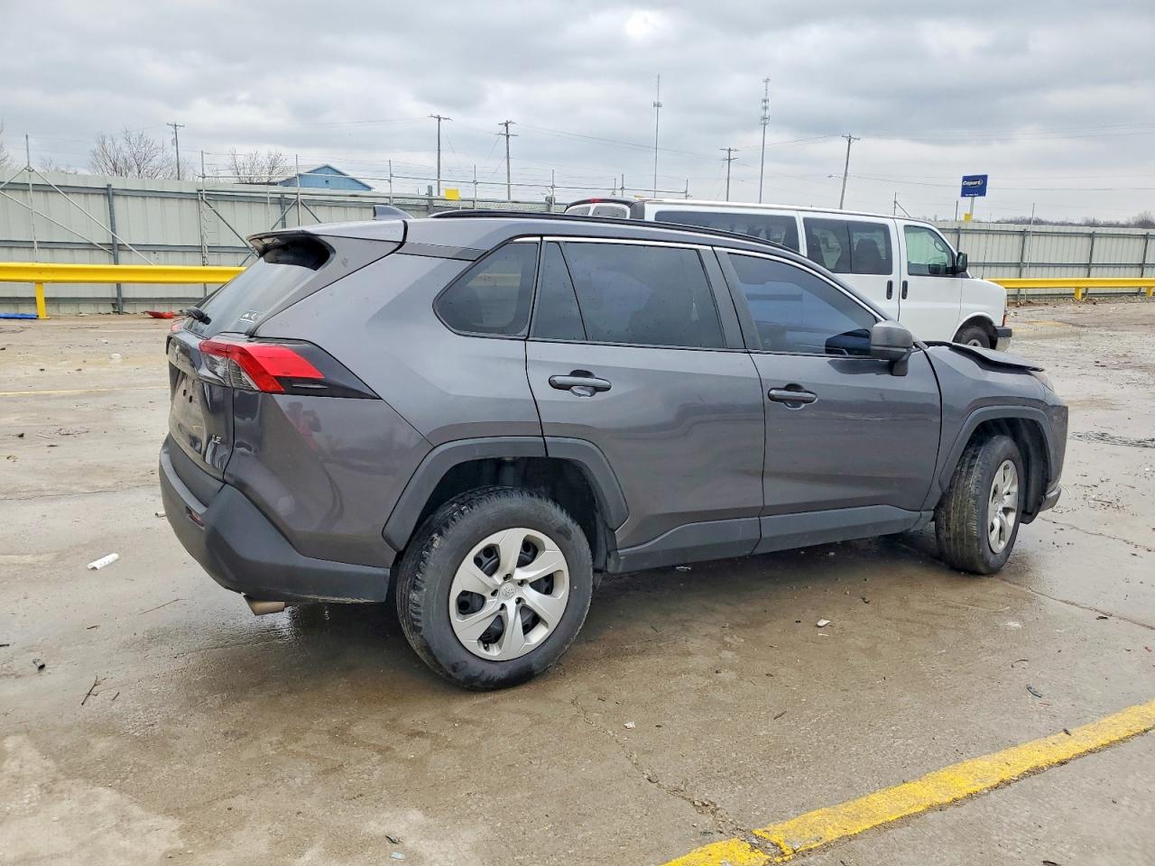 2019 TOYOTA RAV4 LE photo 5