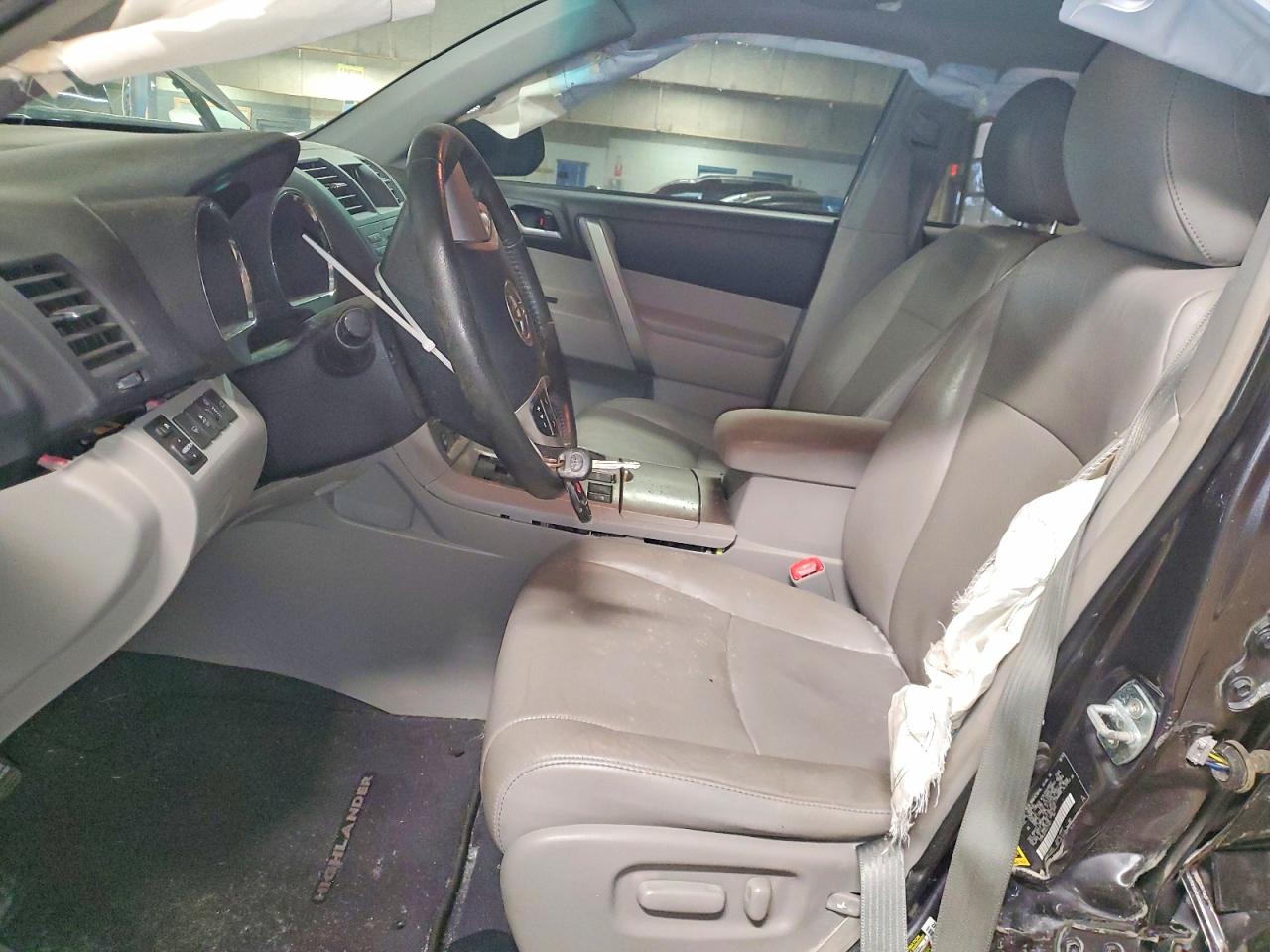 2012 TOYOTA HIGHLANDER BASE photo 7
