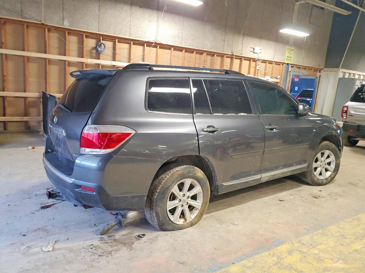 2012 TOYOTA HIGHLANDER BASE photo 3