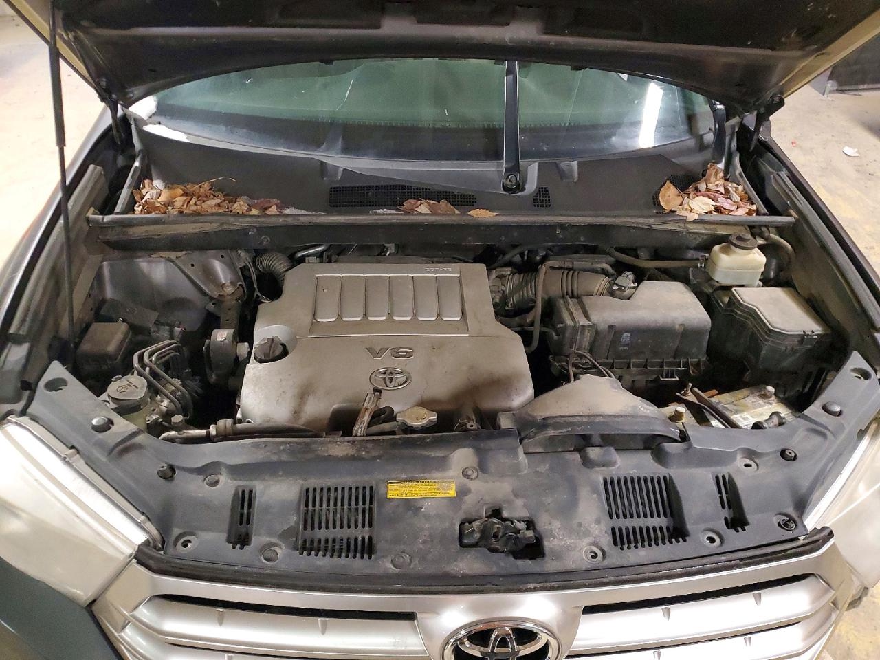 2012 TOYOTA HIGHLANDER BASE photo 11