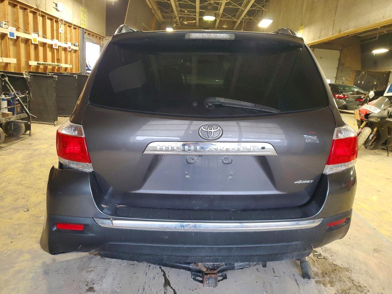 2012 TOYOTA HIGHLANDER BASE photo 6