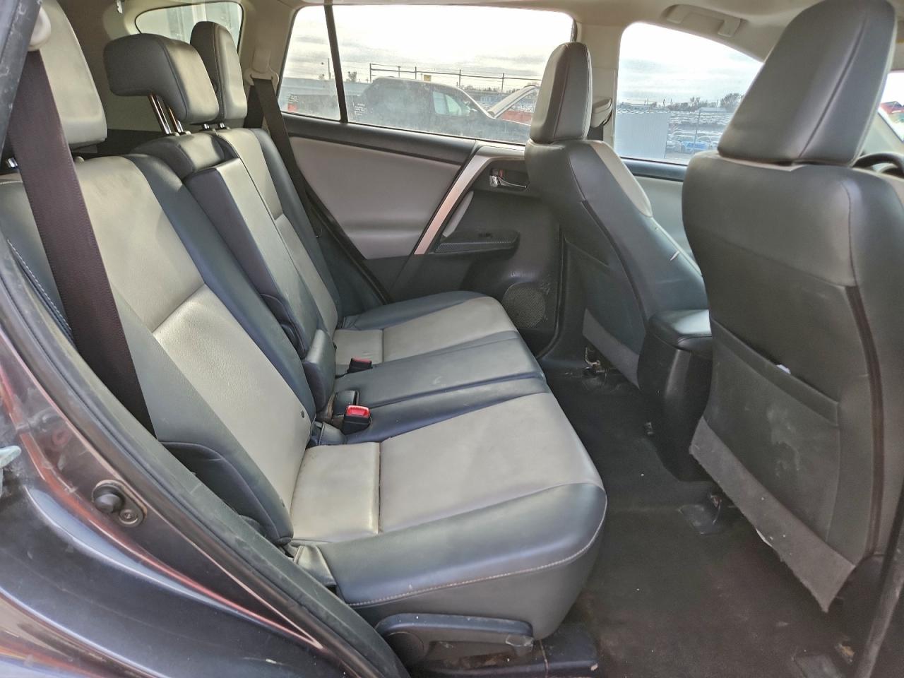 2015 TOYOTA RAV4 photo 21