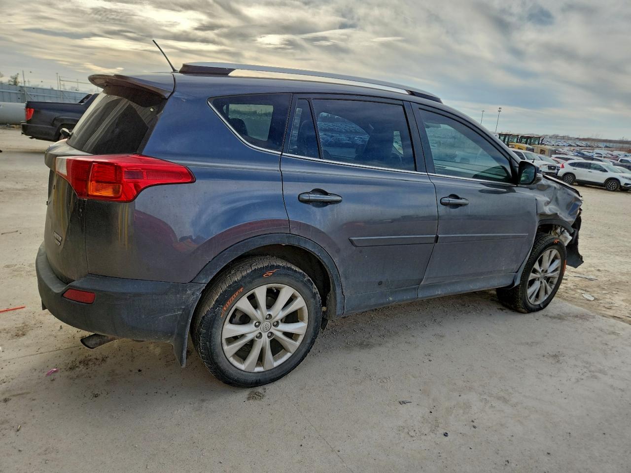 2015 TOYOTA RAV4 photo 5