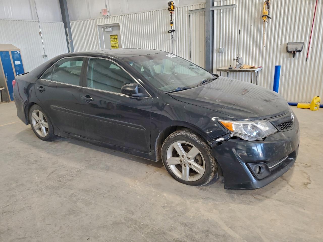 2013 TOYOTA CAMRY L photo 4