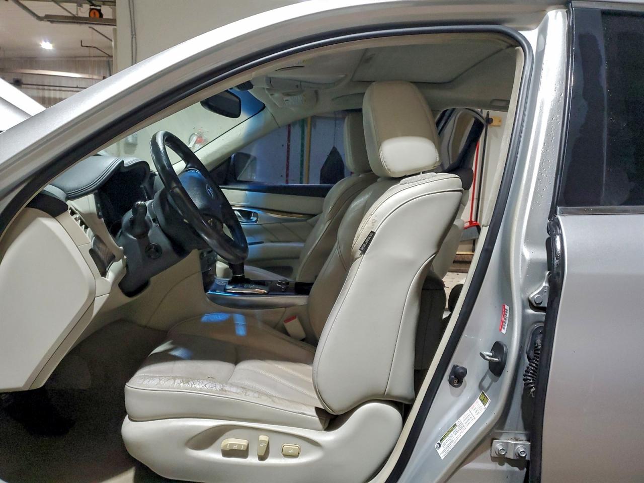 2011 INFINITI M37 X photo 7