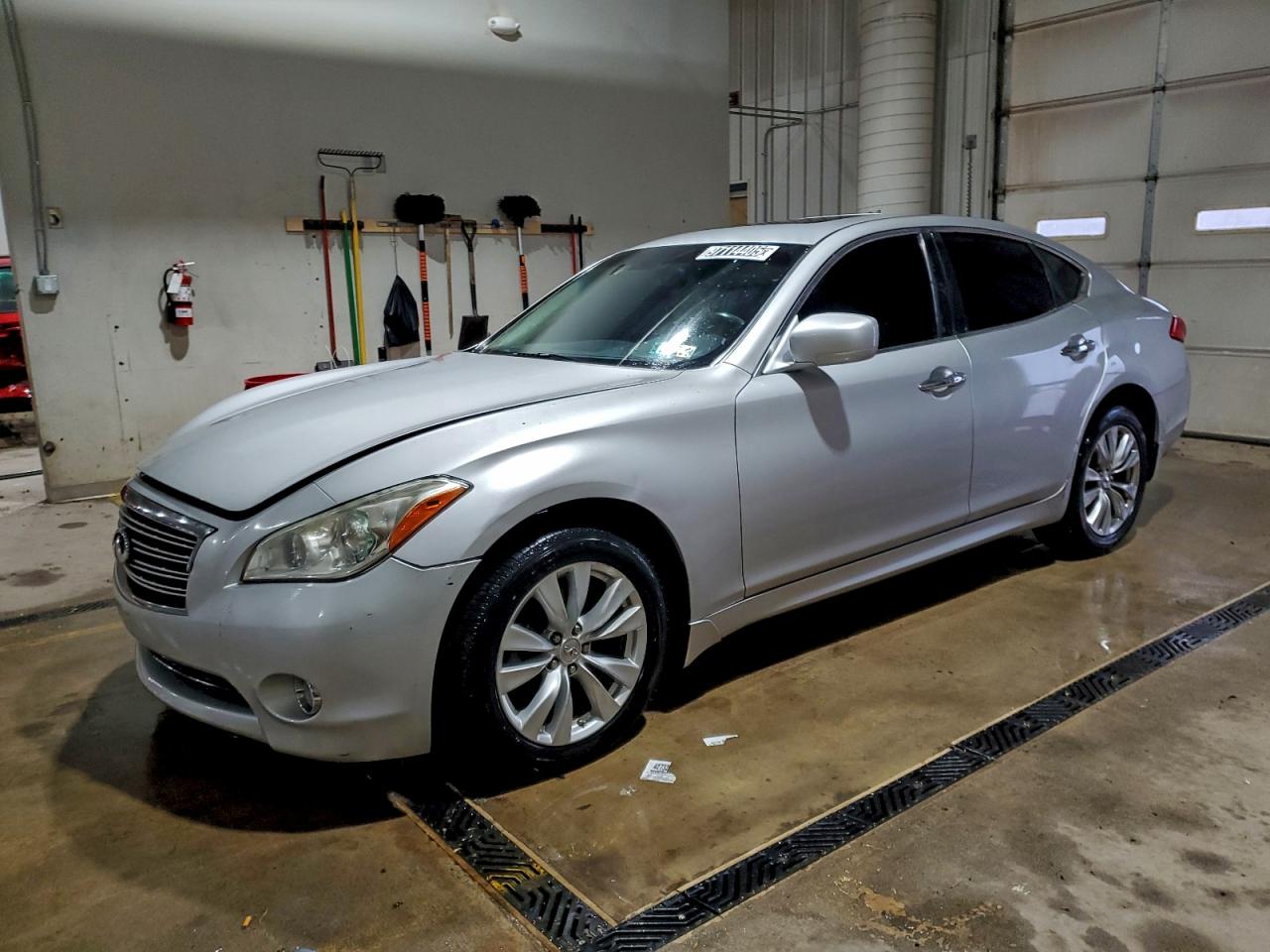 2011 INFINITI M37