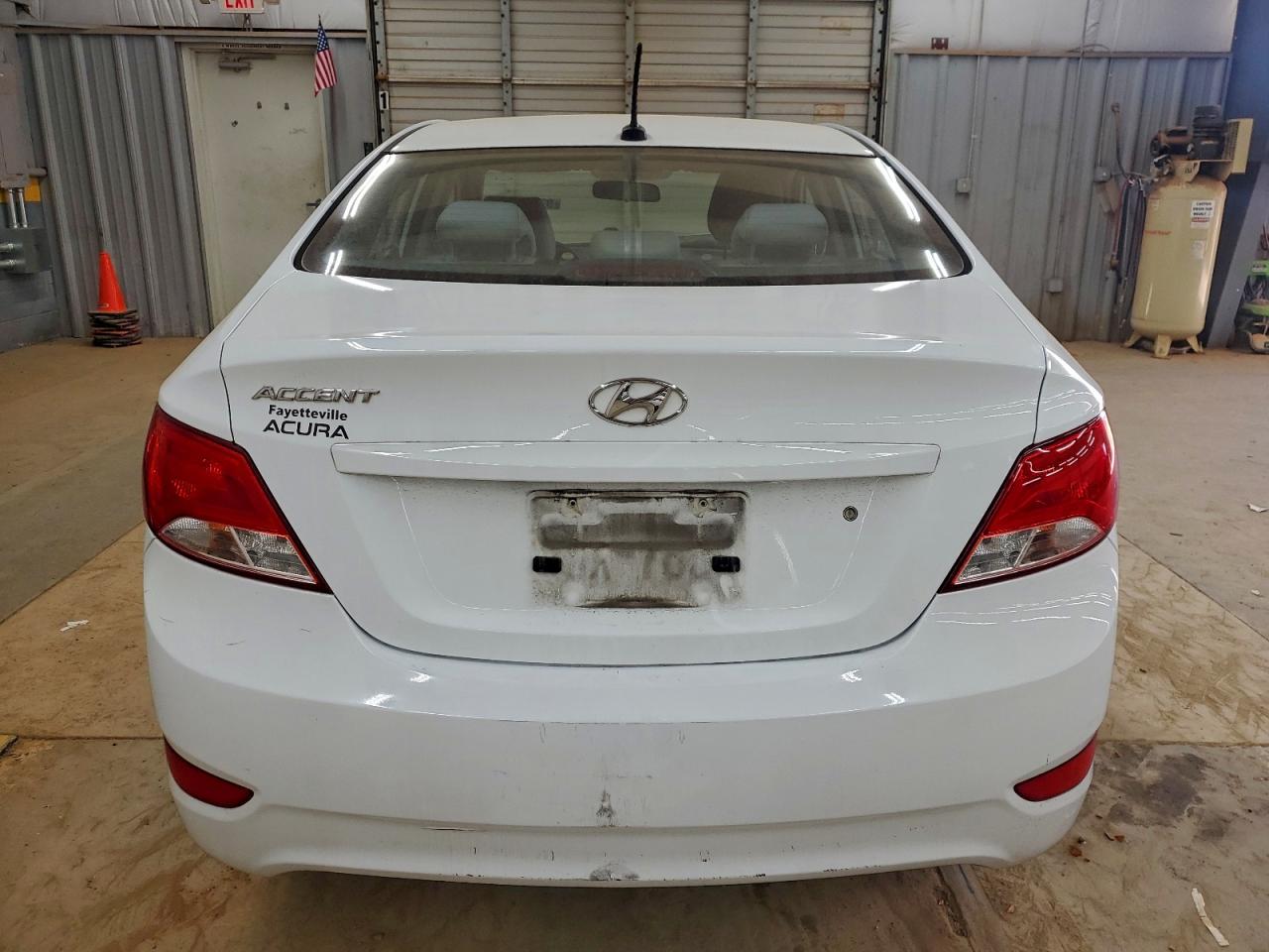 2017 HYUNDAI ACCENT SE photo 6