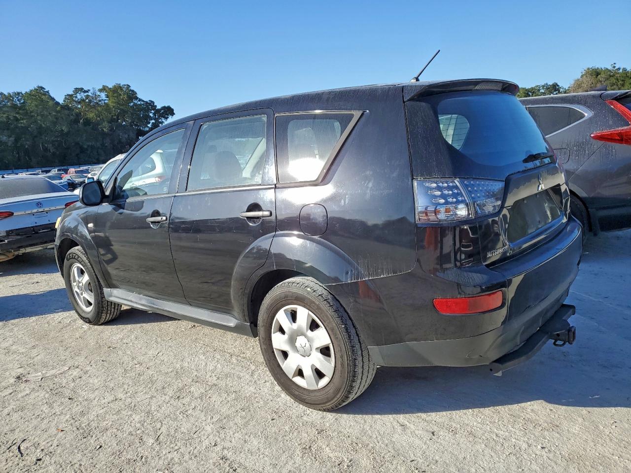 2009 MITSUBISHI OUTLANDER ES photo 4