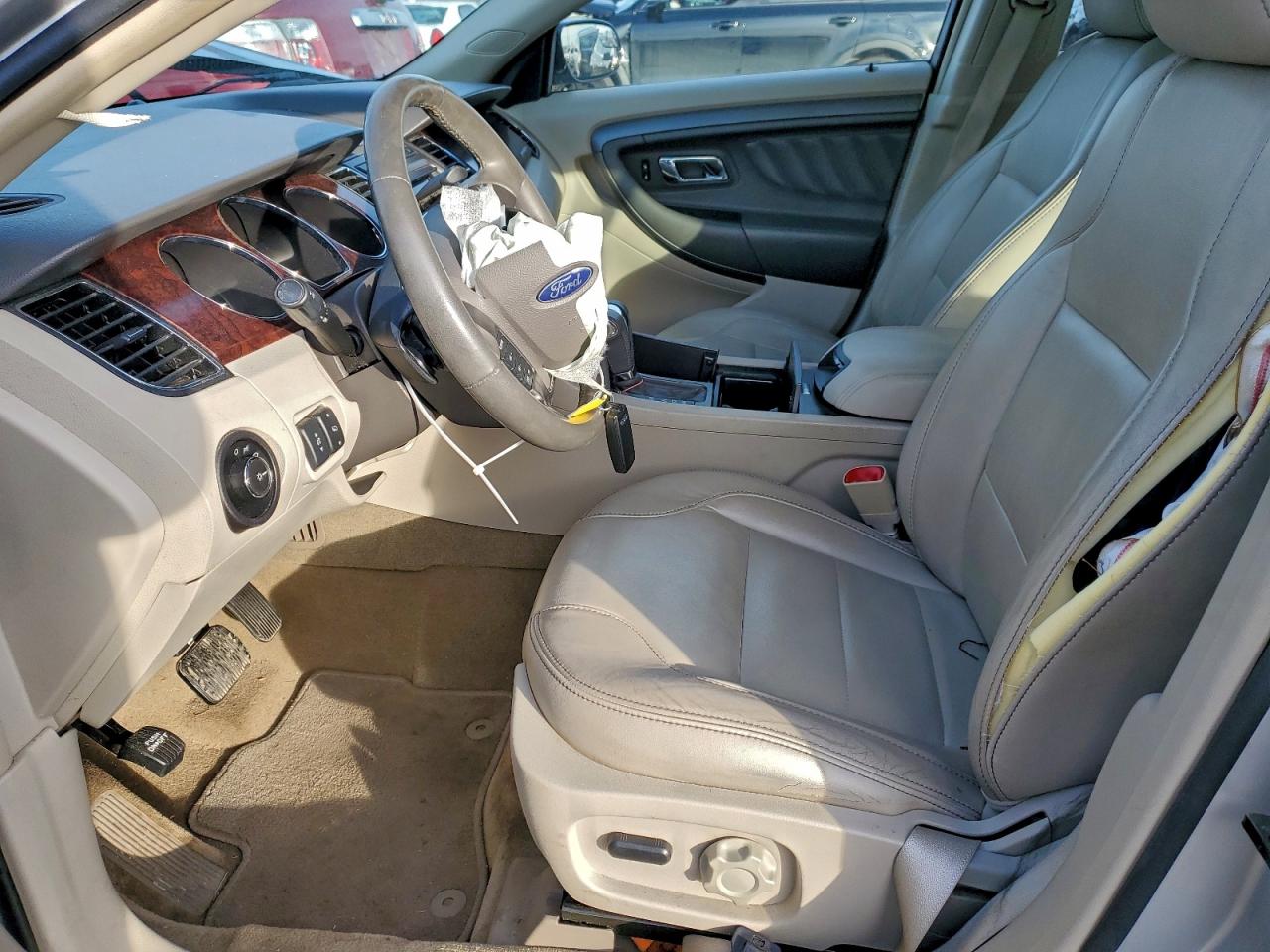 2012 FORD TAURUS SEL photo 13