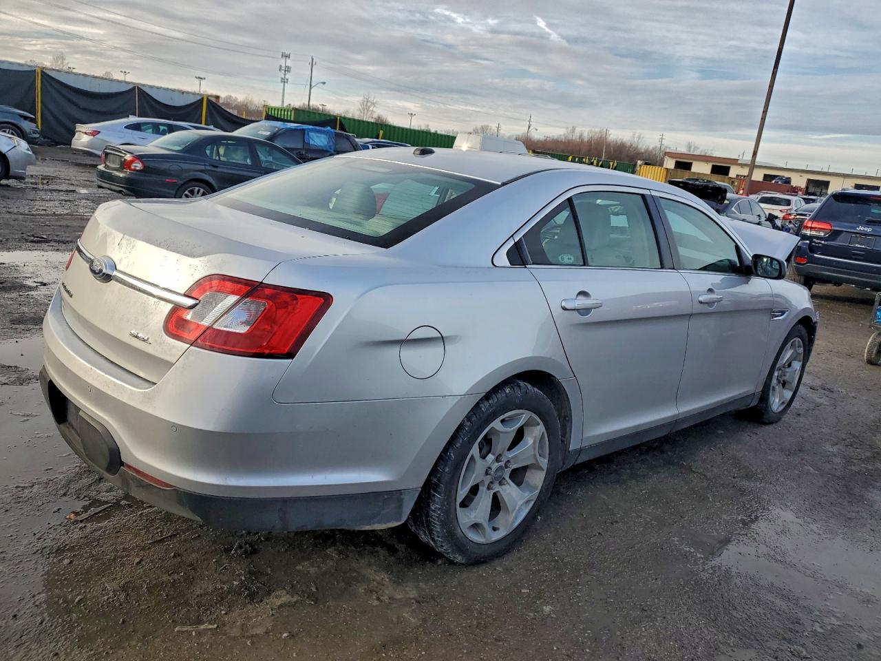2012 FORD TAURUS SEL photo 5