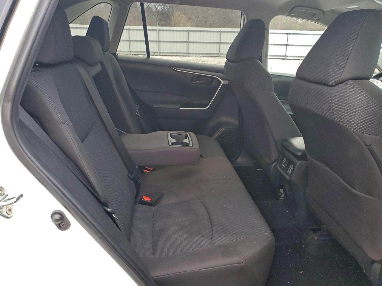 2022 TOYOTA RAV4 LE photo 11