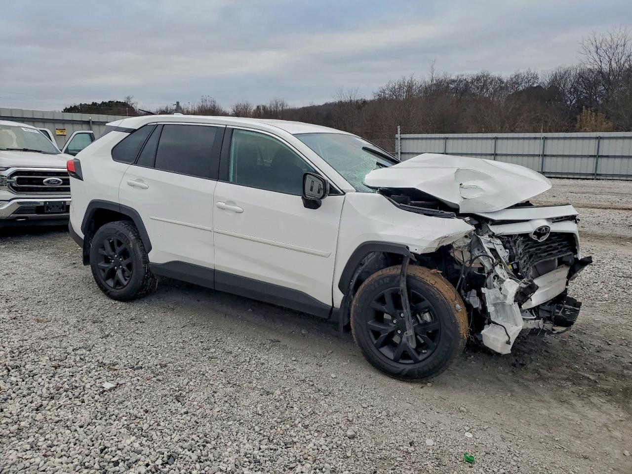 2022 TOYOTA RAV4 LE photo 4
