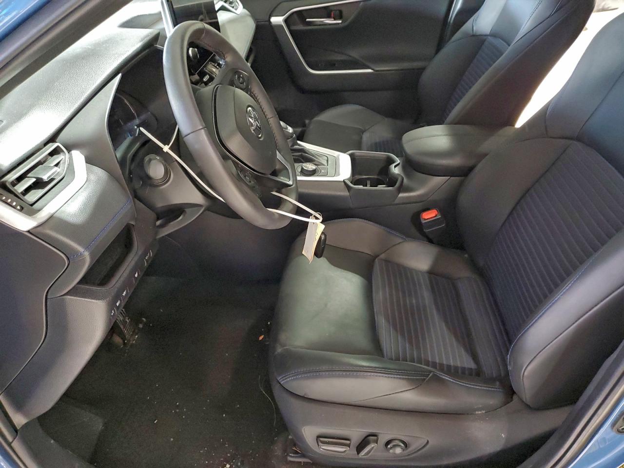 2024 TOYOTA RAV4 XSE photo 7