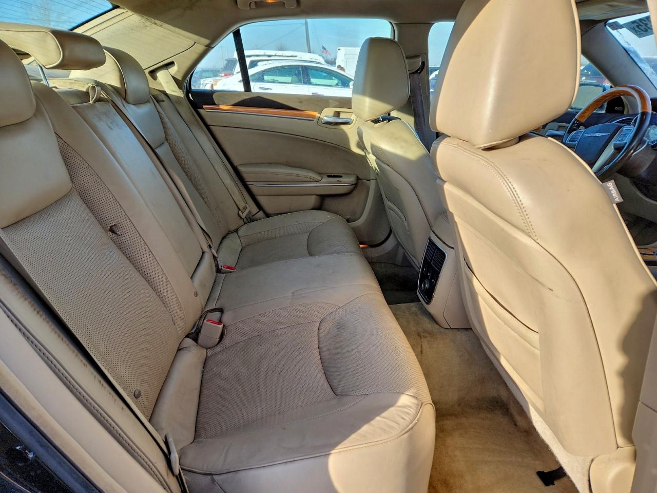 2012 CHRYSLER 300C photo 19