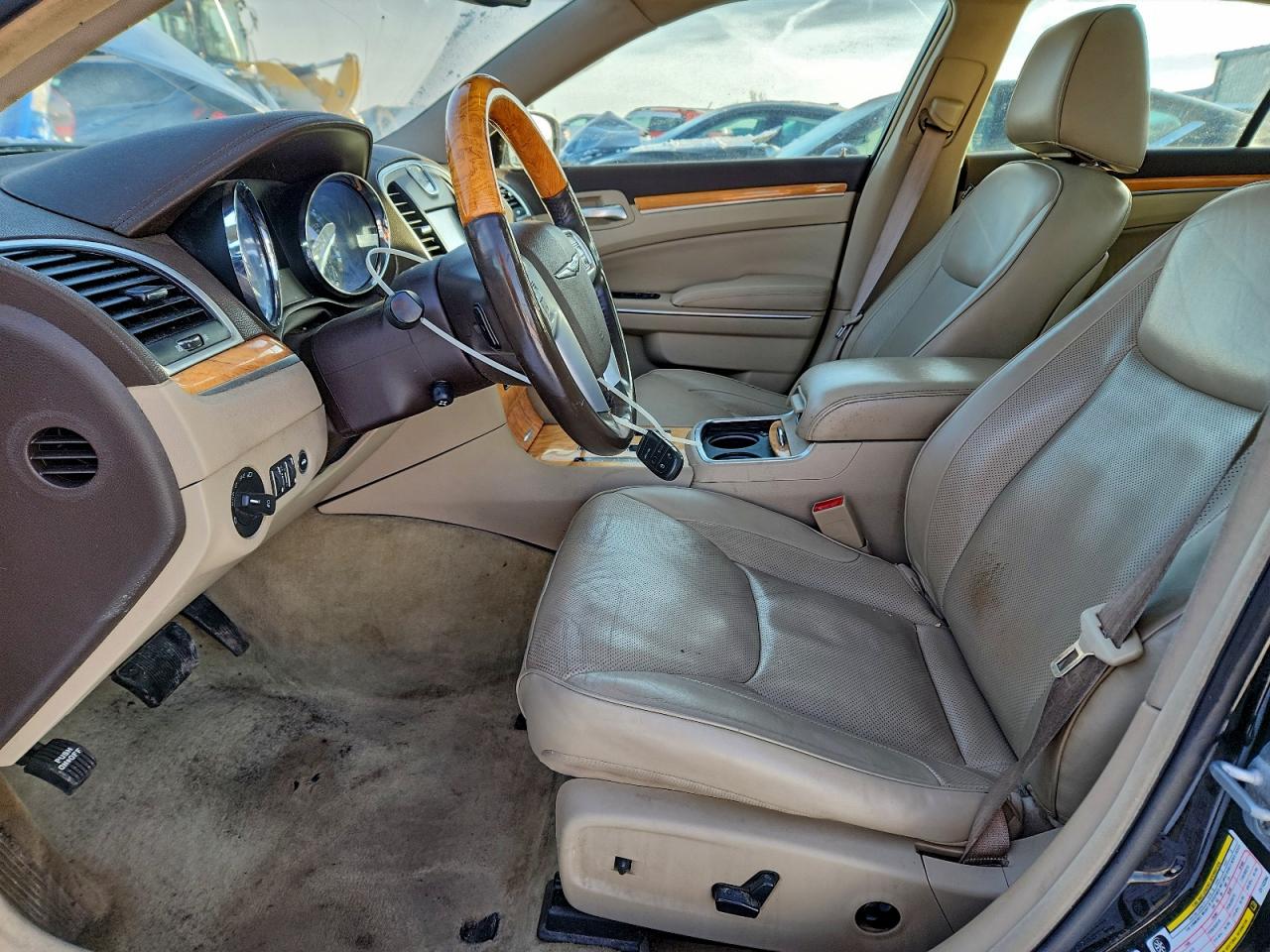 2012 CHRYSLER 300C photo 13