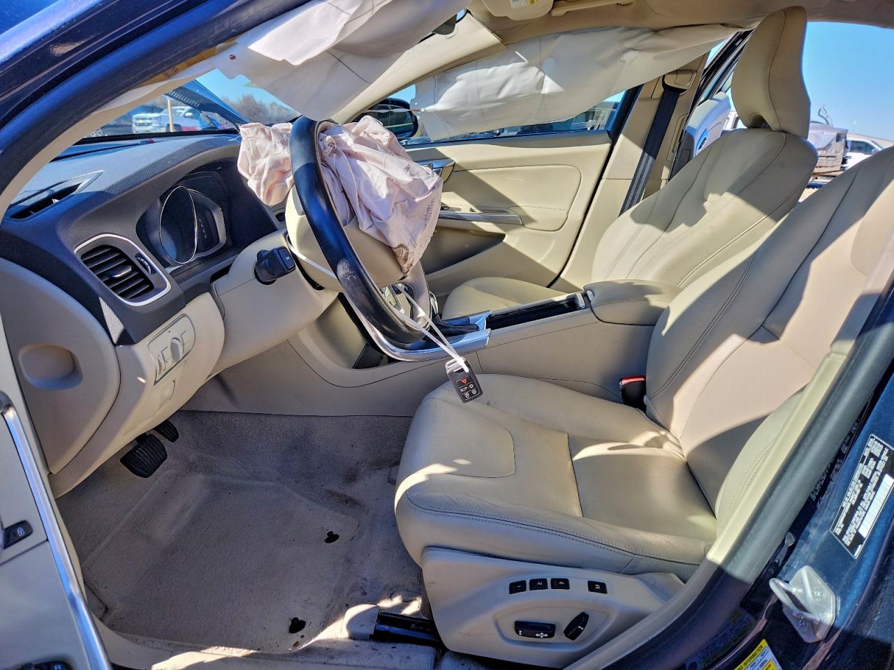 2015 VOLVO S60 PREMIER photo 7