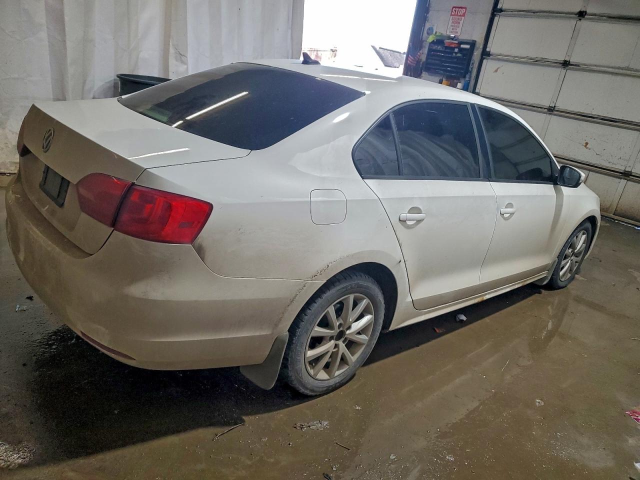 2012 VOLKSWAGEN JETTA SE photo 3