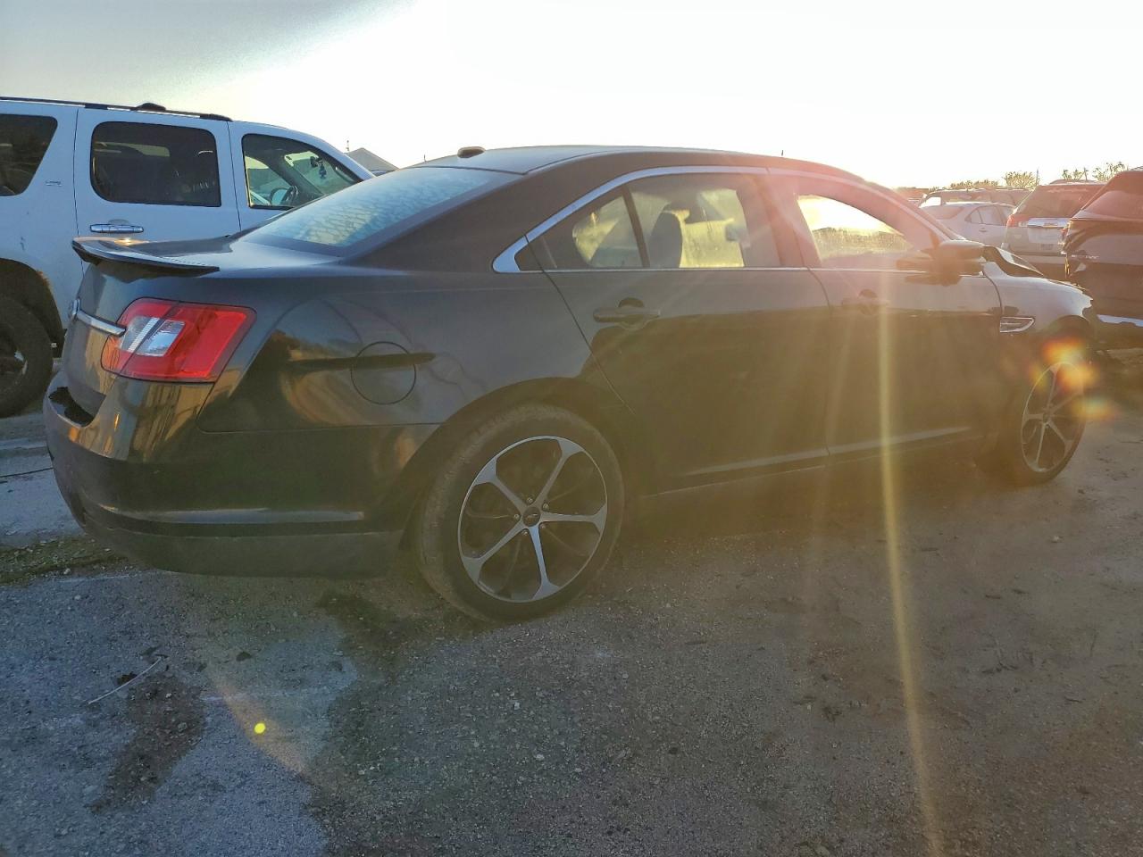 2012 FORD TAURUS SEL photo 3