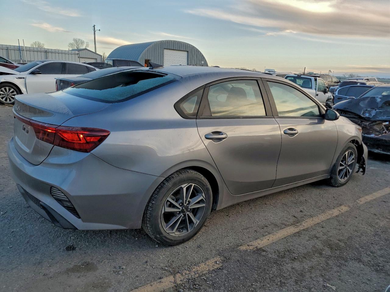 2023 KIA FORTE LX photo 3