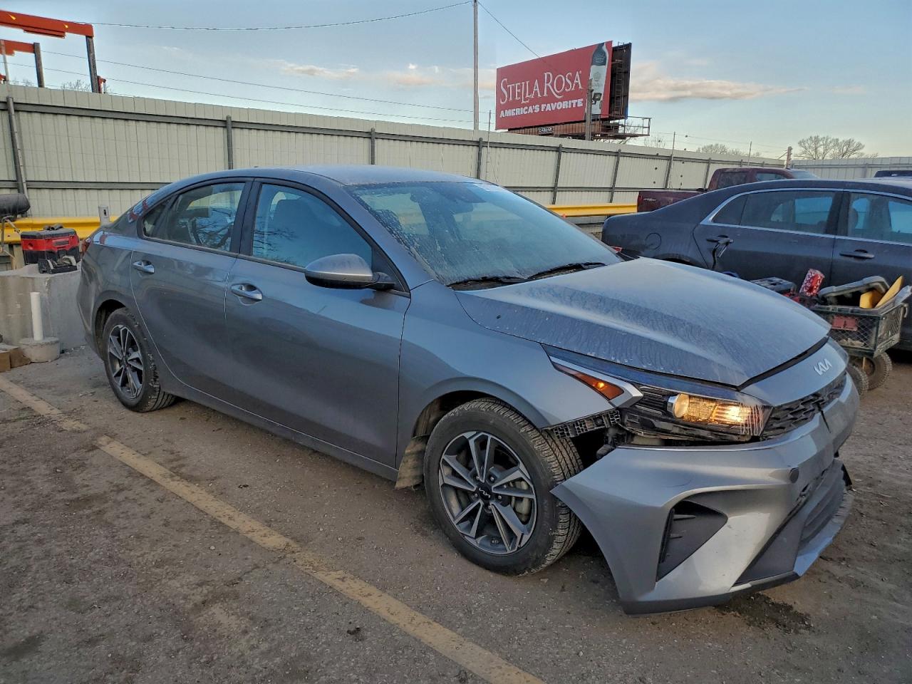 2023 KIA FORTE LX photo 4