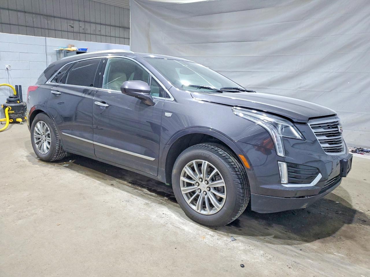 2017 CADILLAC XT5 LUXURY photo 4