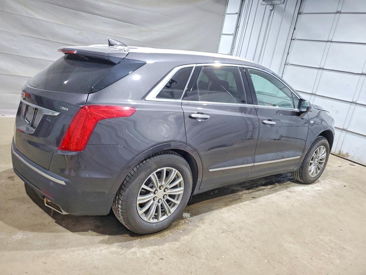 2017 CADILLAC XT5 LUXURY photo 3