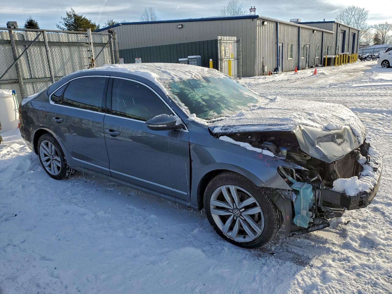 2017 VOLKSWAGEN PASSAT SEL PREMIUM photo 4