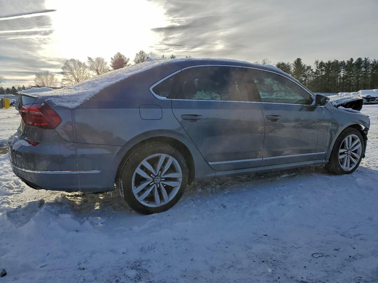 2017 VOLKSWAGEN PASSAT SEL PREMIUM photo 3