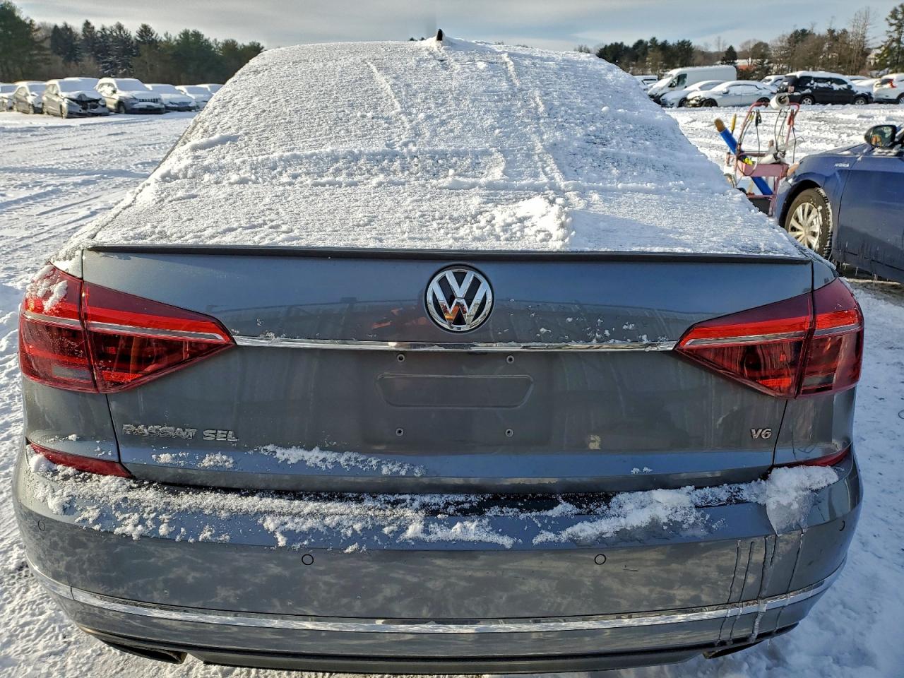 2017 VOLKSWAGEN PASSAT SEL PREMIUM photo 6