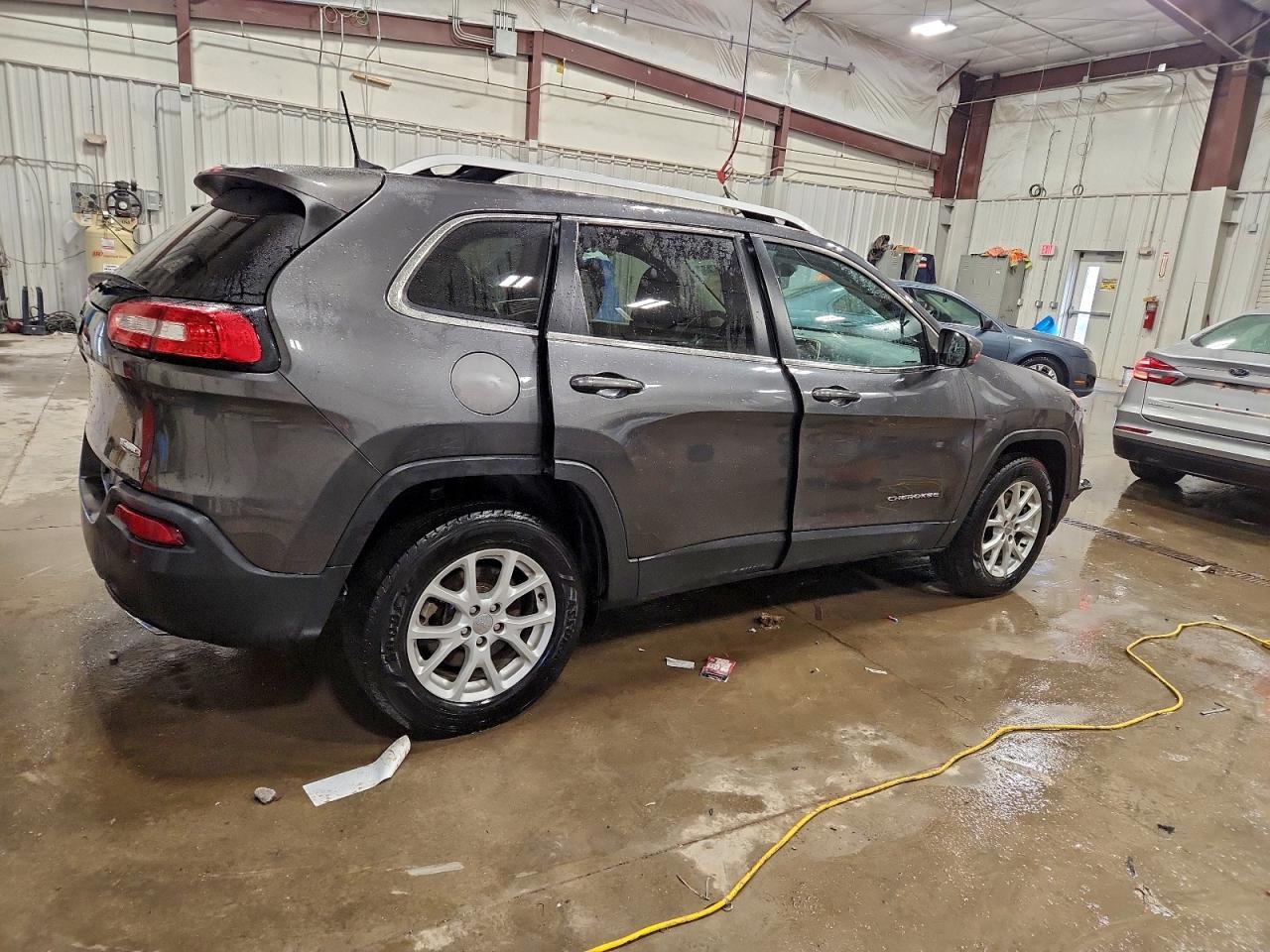 2017 JEEP CHEROKEE LATITUDE photo 3
