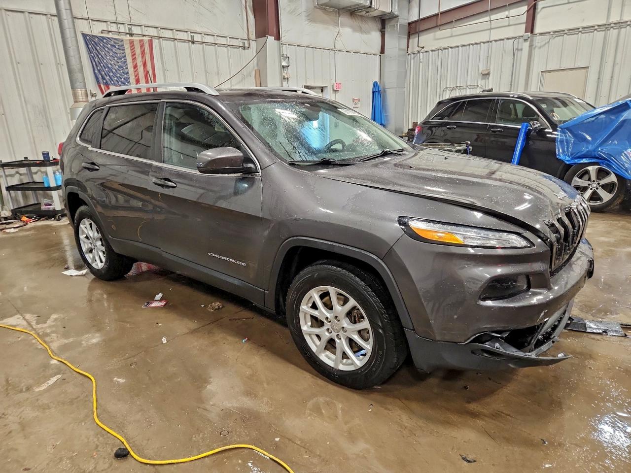 2017 JEEP CHEROKEE LATITUDE photo 4