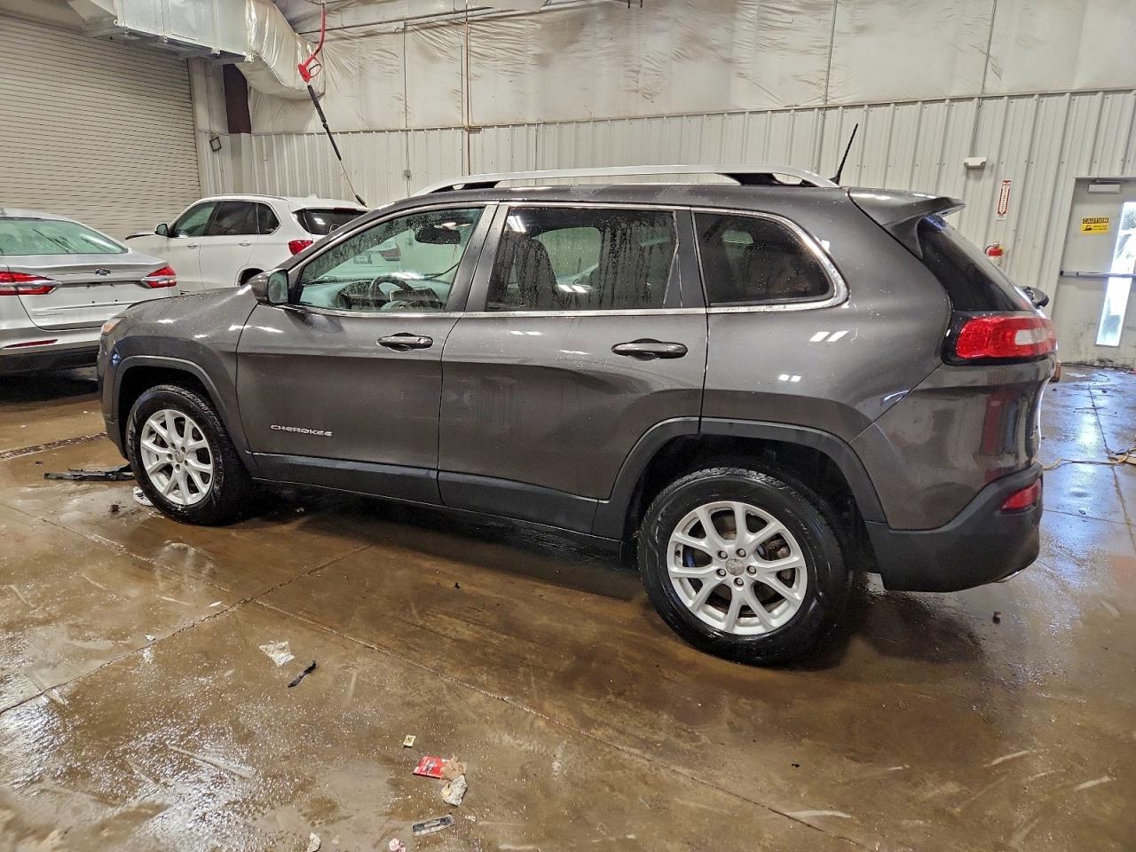 2017 JEEP CHEROKEE LATITUDE photo 2