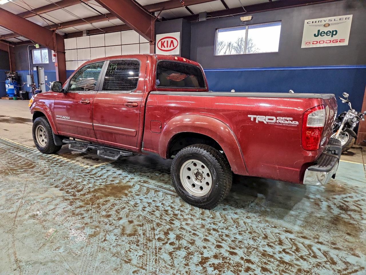2004 TOYOTA TUNDRA DOUBLE CAB SR5 photo 2
