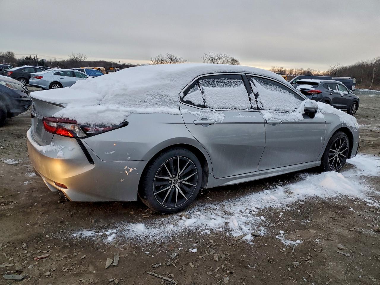 2021 TOYOTA CAMRY SE photo 5
