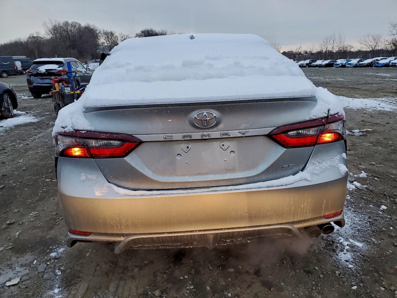 2021 TOYOTA CAMRY SE photo 11