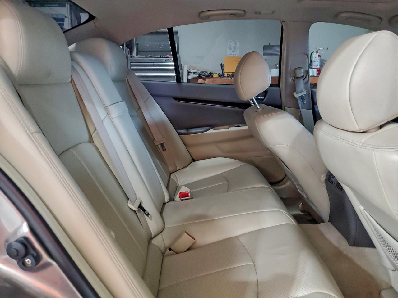2011 INFINITI G37 photo 28