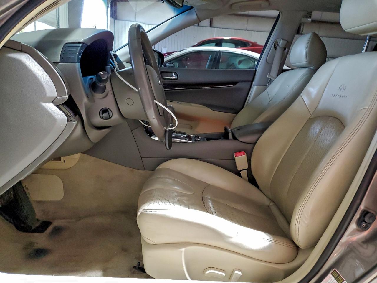 2011 INFINITI G37 photo 19