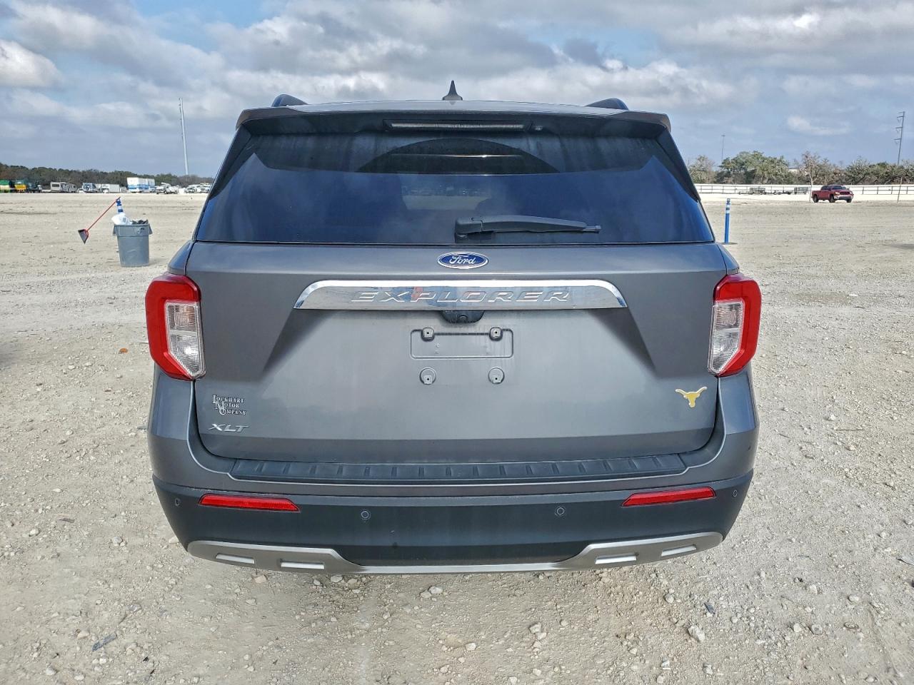 2023 FORD EXPLORER XLT photo 6