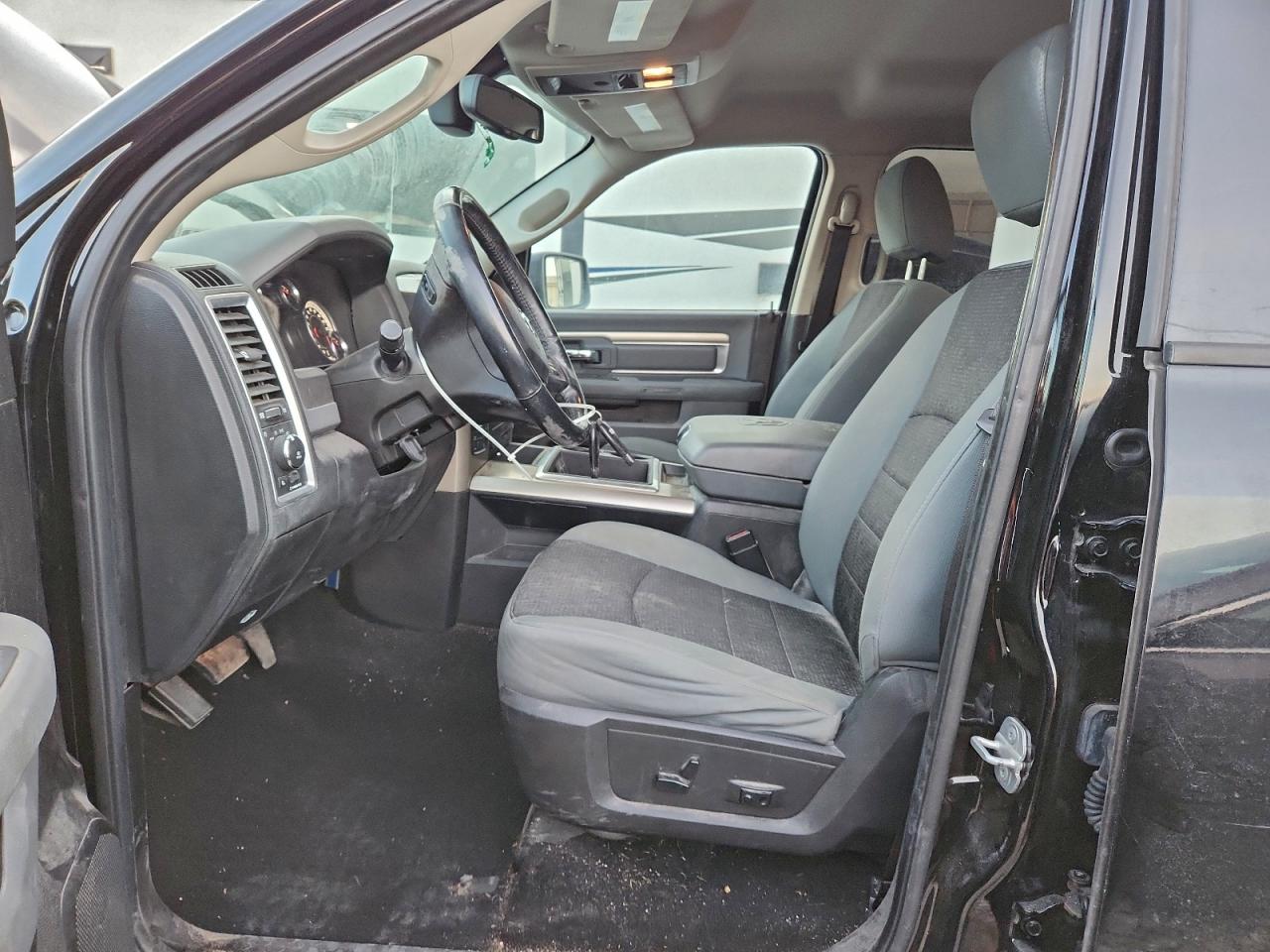 2014 RAM 1500 SLT photo 7