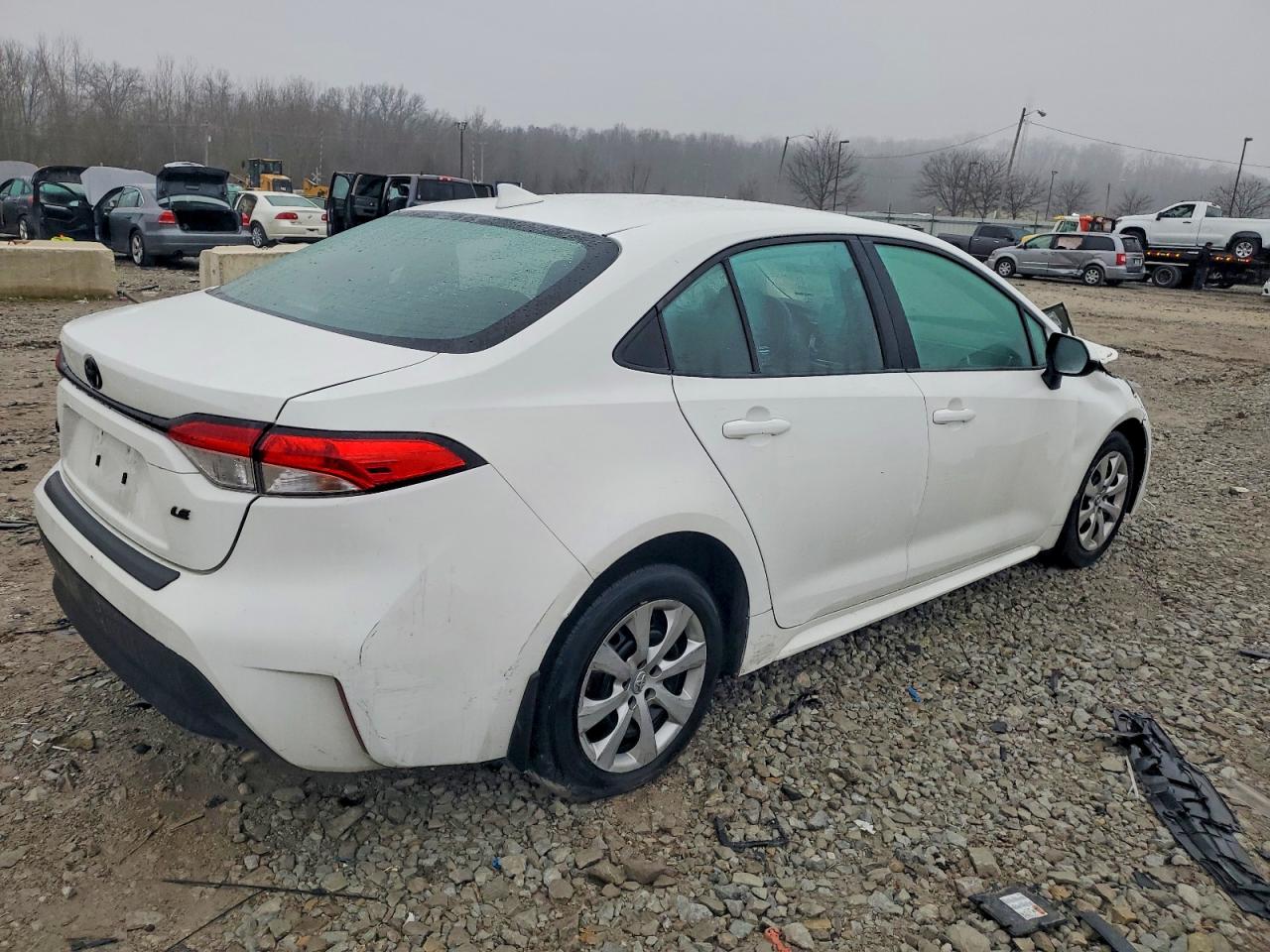 2024 TOYOTA COROLLA LE photo 3