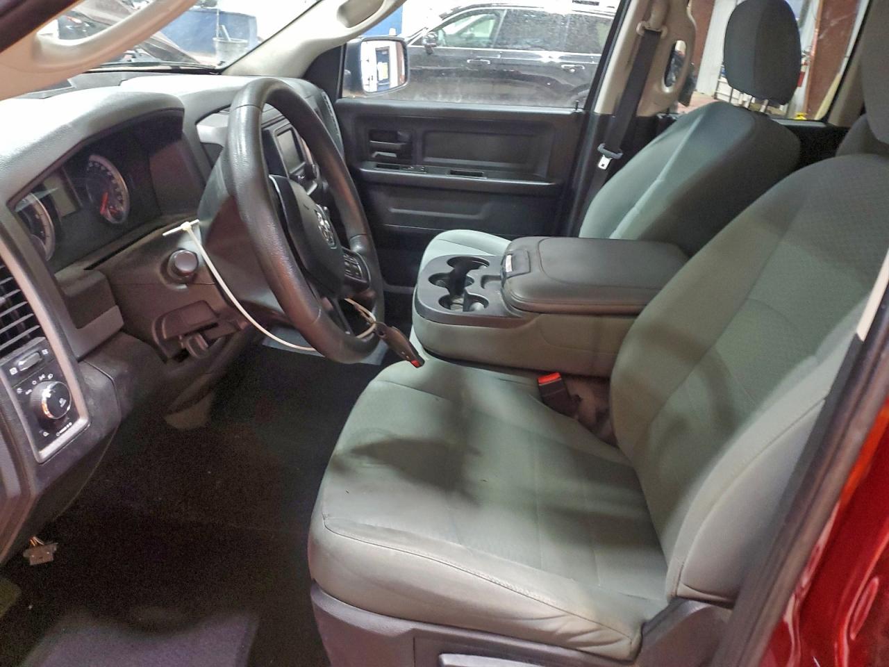 2017 RAM 1500 ST photo 19