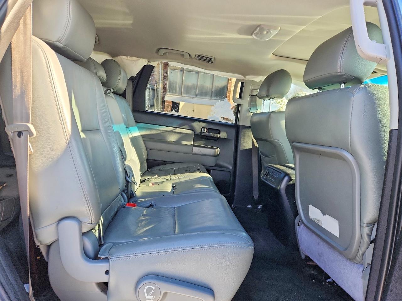 2012 TOYOTA SEQUOIA SR5 photo 11