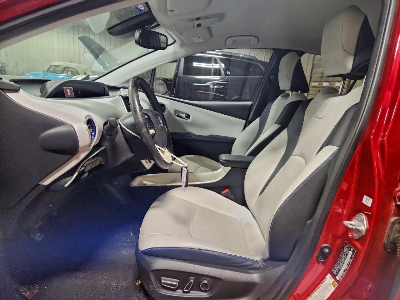 2016 TOYOTA PRIUS photo 19