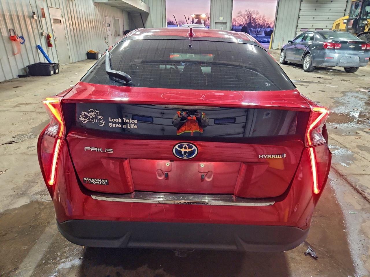 2016 TOYOTA PRIUS photo 16